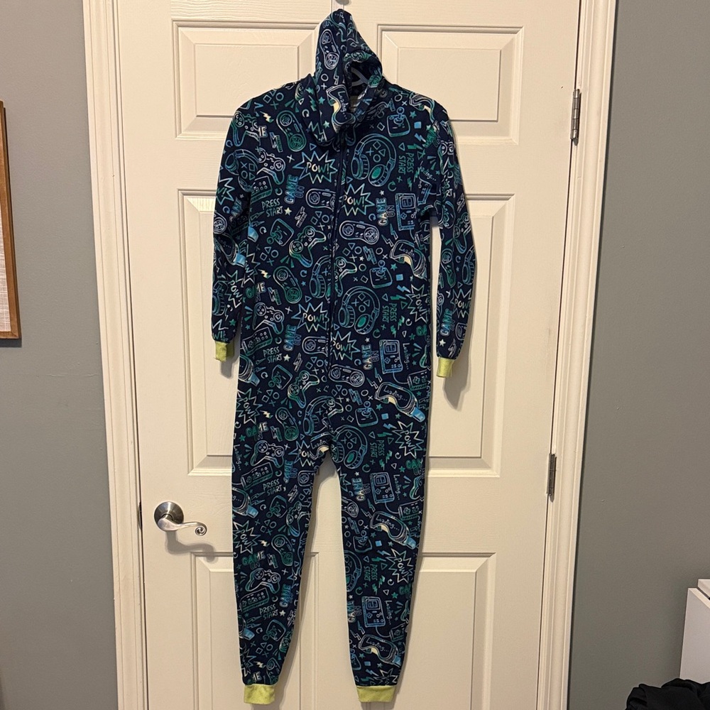 Cat & Jack gamer Pajamas large 10/12